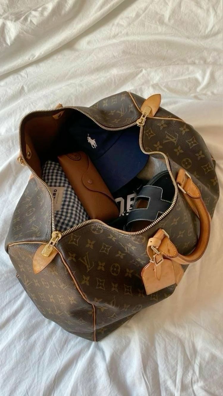 HOW TO CHOOSE THE RIGHT TRAVEL BAG