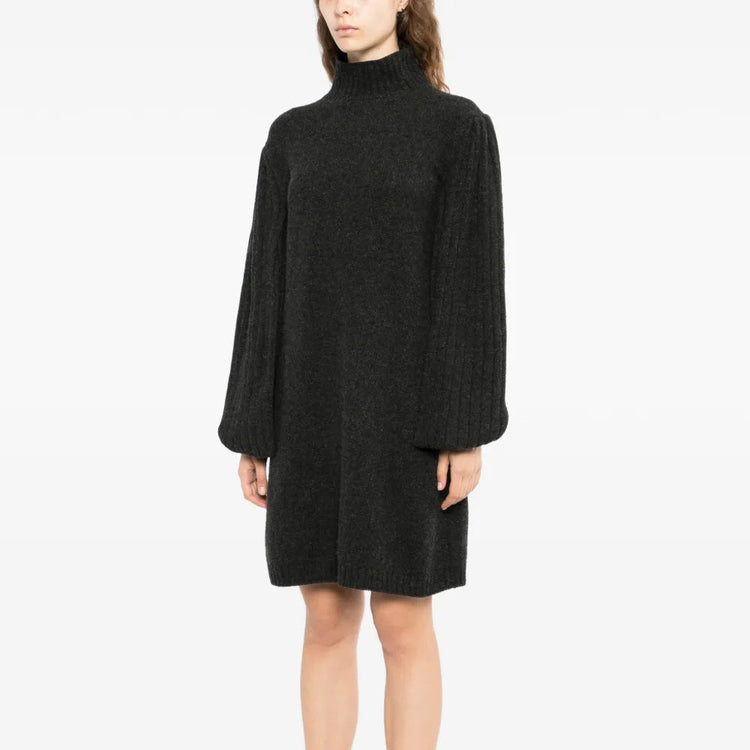 Chanel 2007 charcoal knitted cashmere dress featuring a cozy, elegant design with long sleeves and a fitted silhouette.