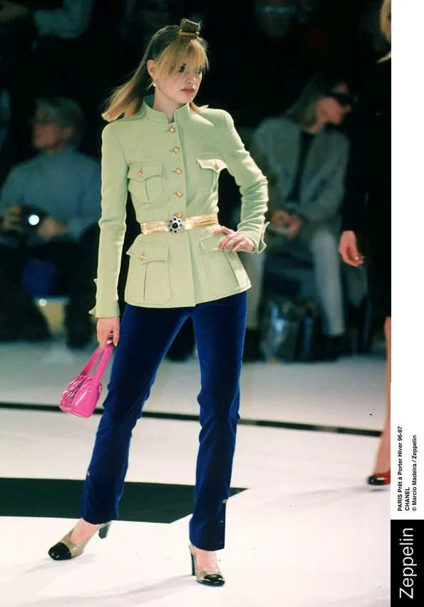 Light green Chanel vintage blazer from 1996, fitted style with classic tailored design, lightweight fabric and elegant details.