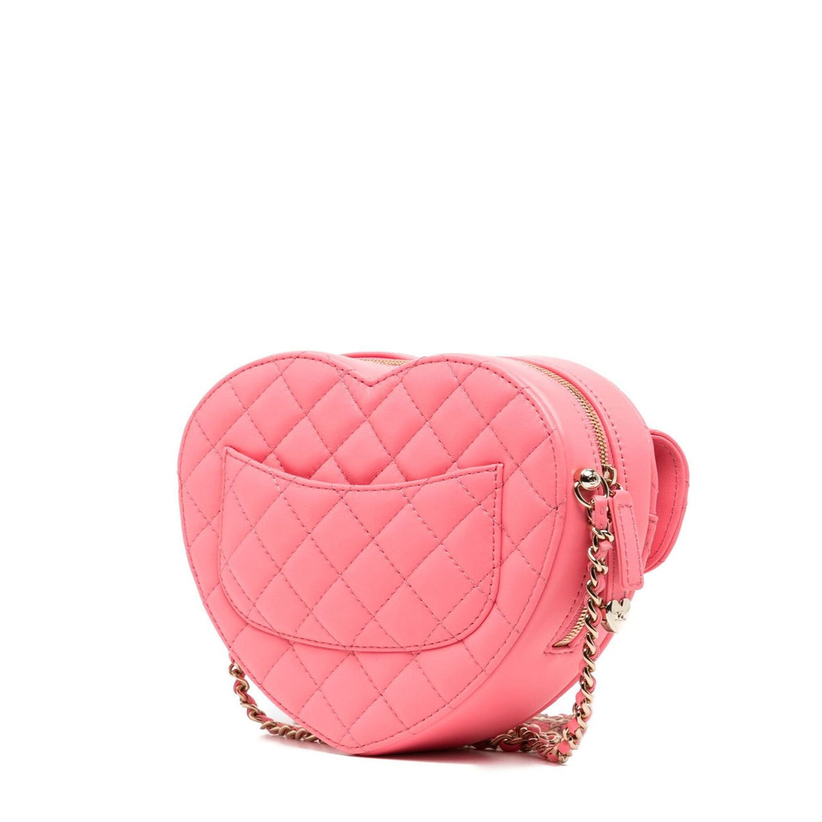 Chanel Heart Bag SS22, close-up of interlocking CC turn-lock
