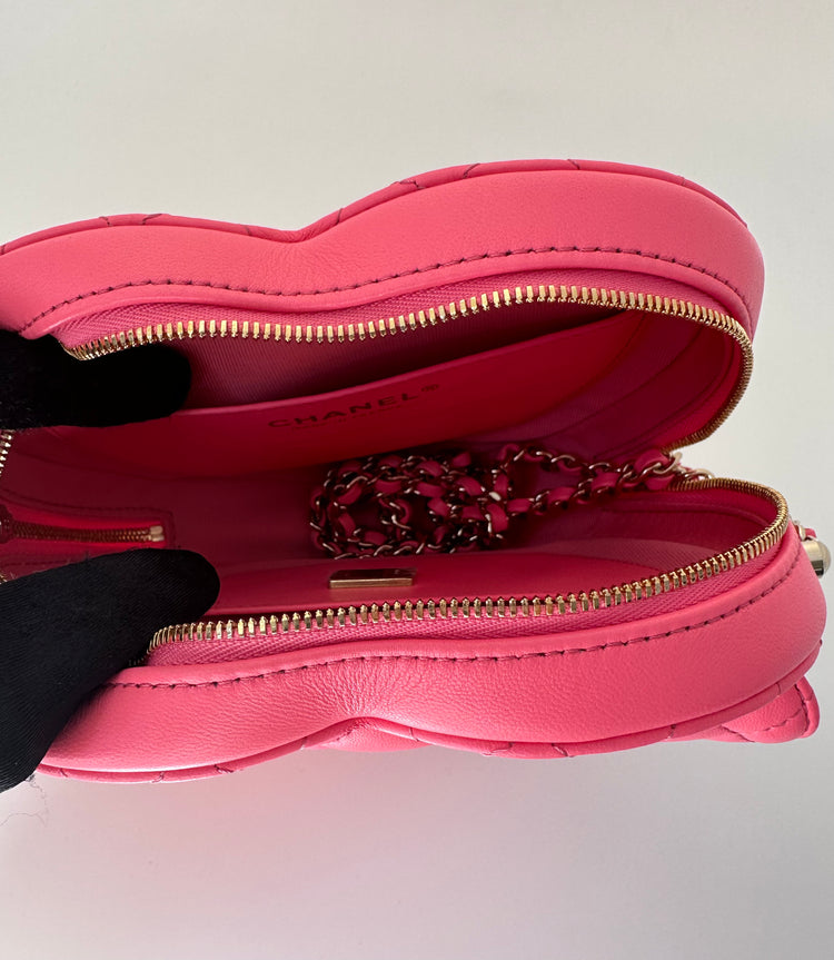 Chanel Heart Bag SS22, back view of the bag