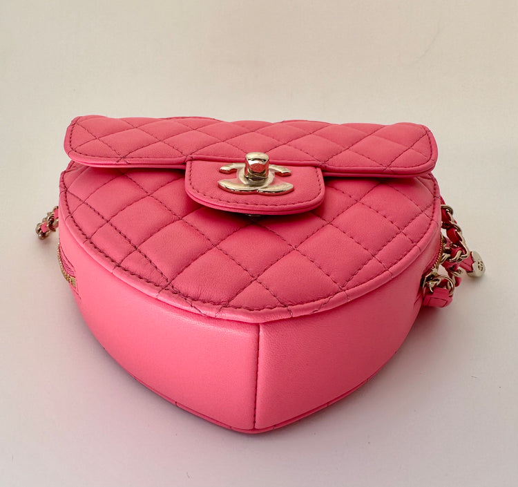 Chanel Heart Bag SS22, close-up of heart-shaped silhouette