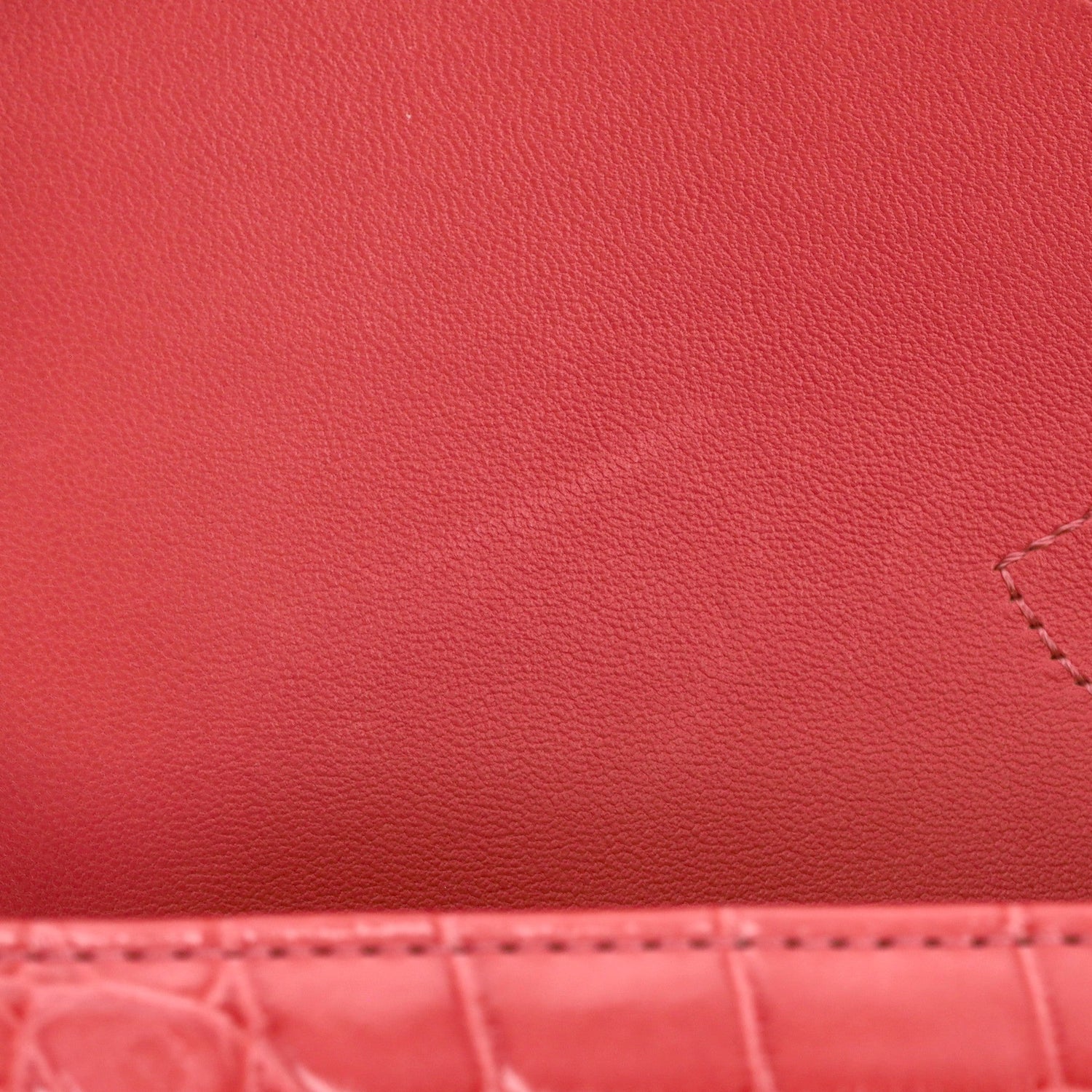 Chanel Jumbo Double Flap Bag in ombré red crocodile leather with silver-tone CC turn-lock closure, double flap silhouette, and interwoven chain-and-leather shoulder straps.