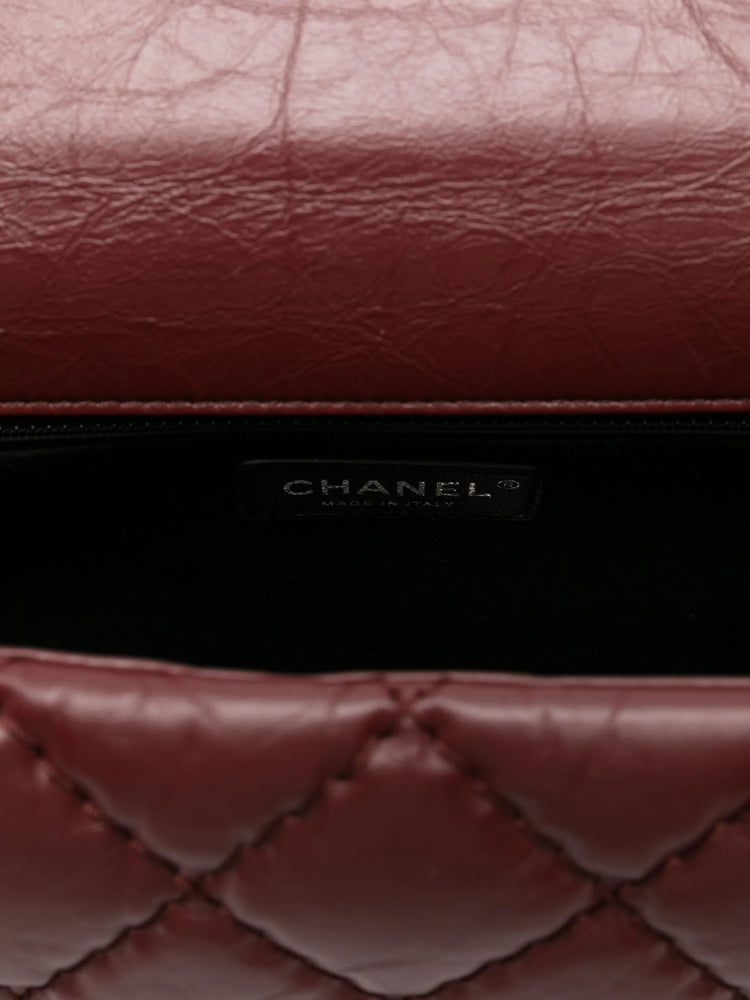Chanel Tweed Airlines Single Flap Bag, detail of the CC turn-lock fastening