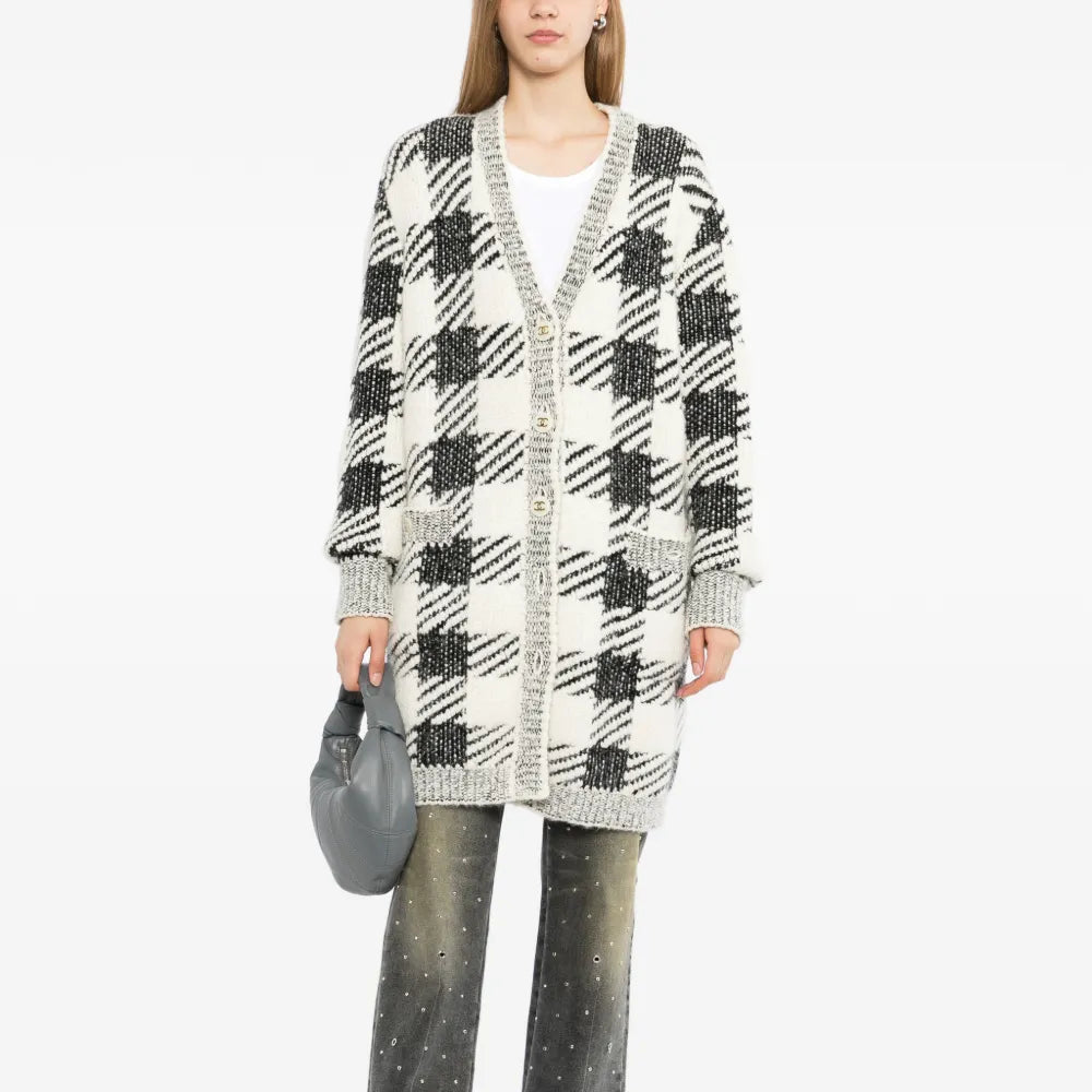 Black and cream Chanel houndstooth cashmere blend longline cardigan, stylish women&