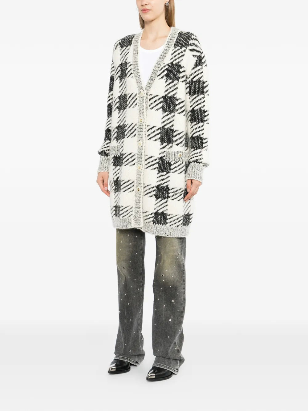 Black and cream Chanel houndstooth cashmere blend longline cardigan, stylish tops with a classic pattern and cozy fabric.