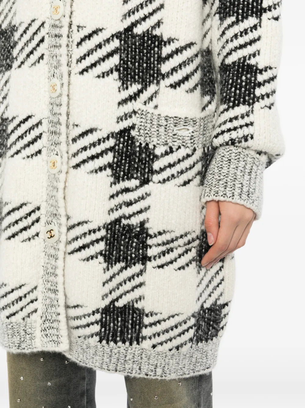 Black and cream houndstooth cashmere blend longline cardigan by Chanel, stylish women&
