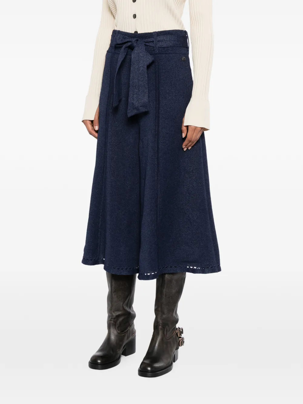 Pre-owned Chanel navy wide-leg culottes, stylish trousers with a relaxed fit, showcased on a plain background.