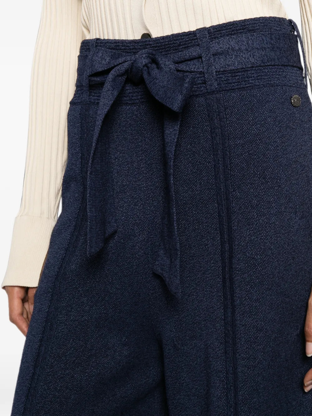 Pre-owned navy Chanel wide-leg culottes with relaxed fit and flowing fabric, stylish trousers for a sophisticated look.