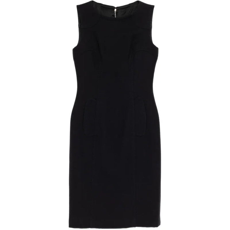 Elegant Dolce & Gabbana sleeveless dress featuring a fitted bodice and flowing skirt, perfect for sophisticated occasions.
