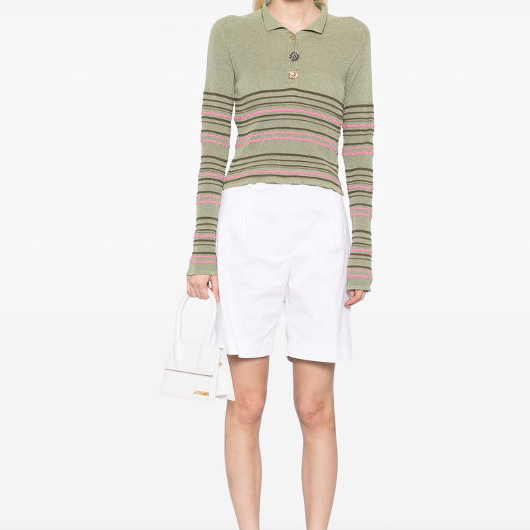 Hermès pleated white Bermuda shorts for women, featuring a tailored fit and classic style, shown on a model.
