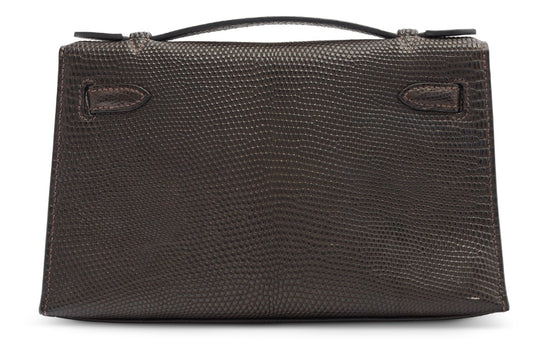 Hermès Chocolat Niloticus Lizard Kelly Pochette handbag featuring textured brown lizard leather and gold-tone hardware.
