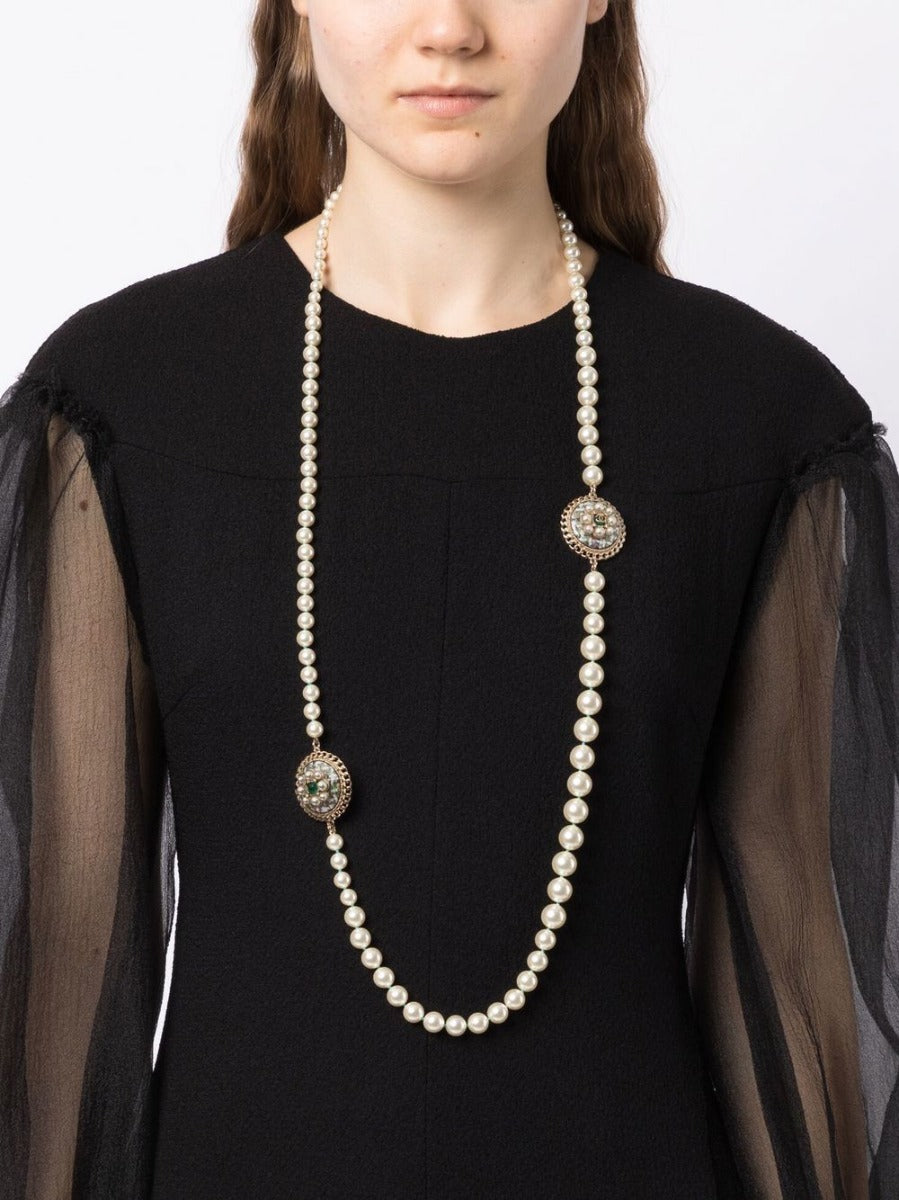 Chanel // FW 2014 Pearl & Gold Camelia CC Logo Necklace – VSP Consignment