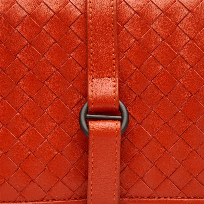 Red Bottega Veneta Intrecciato leather jewellery pouch in small accessory size, with woven design and compact shape.