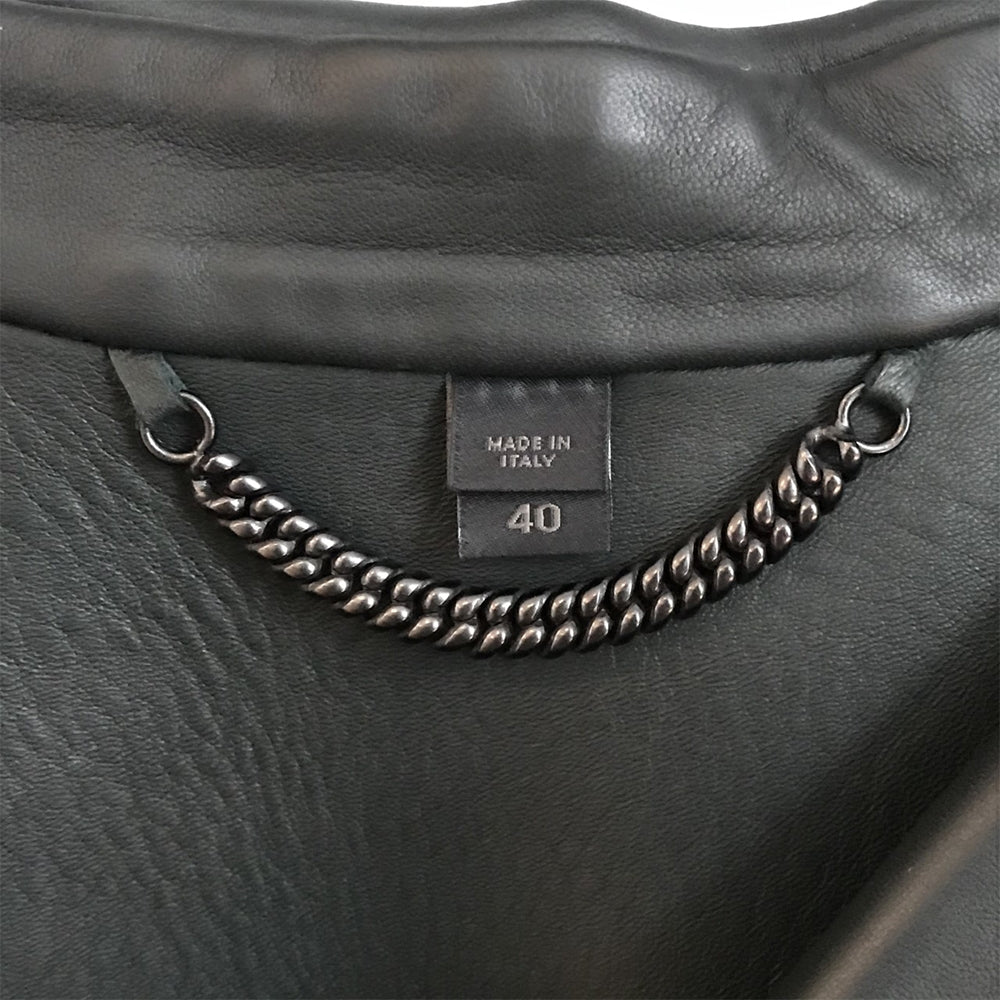 Burberry Prorsum black leather jacket with collar, button-front fastening, cropped silhouette, long sleeves, and oversized fur-trimmed front patch pockets.
