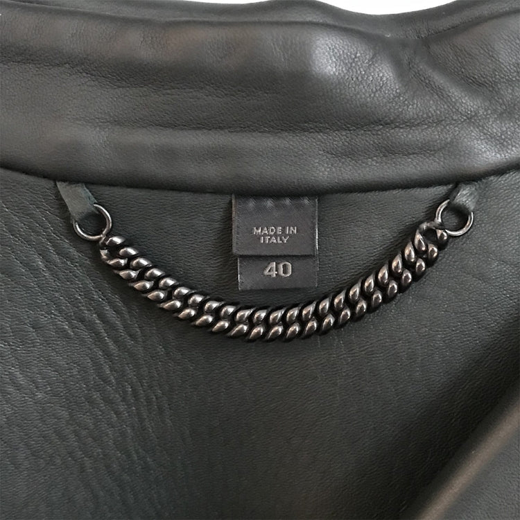 Burberry Prorsum black leather jacket with collar, button-front fastening, cropped silhouette, long sleeves, and oversized fur-trimmed front patch pockets.