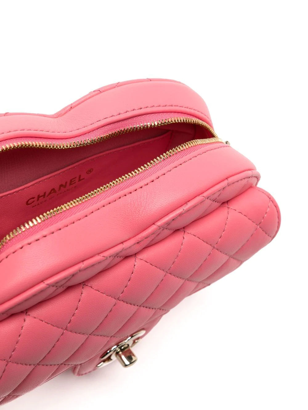 Chanel Heart Bag SS22, side view of diamond quilting
