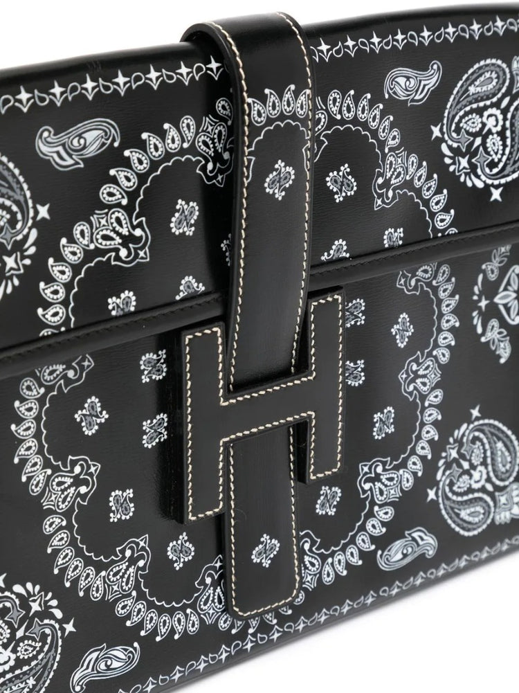 Hermès customised Bandana Jige Élan PM clutch in black Box leather with envelope silhouette, fold-over flap, H-tab closure and graphic bandana-inspired custom design.